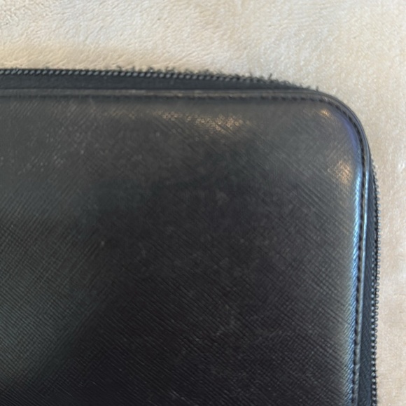 Prada Black Leather Zip Wallet in Black - Picture 4 of 11